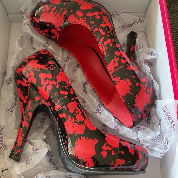 Funtasma Bloodspatter Pumps - Picture 2 of 8